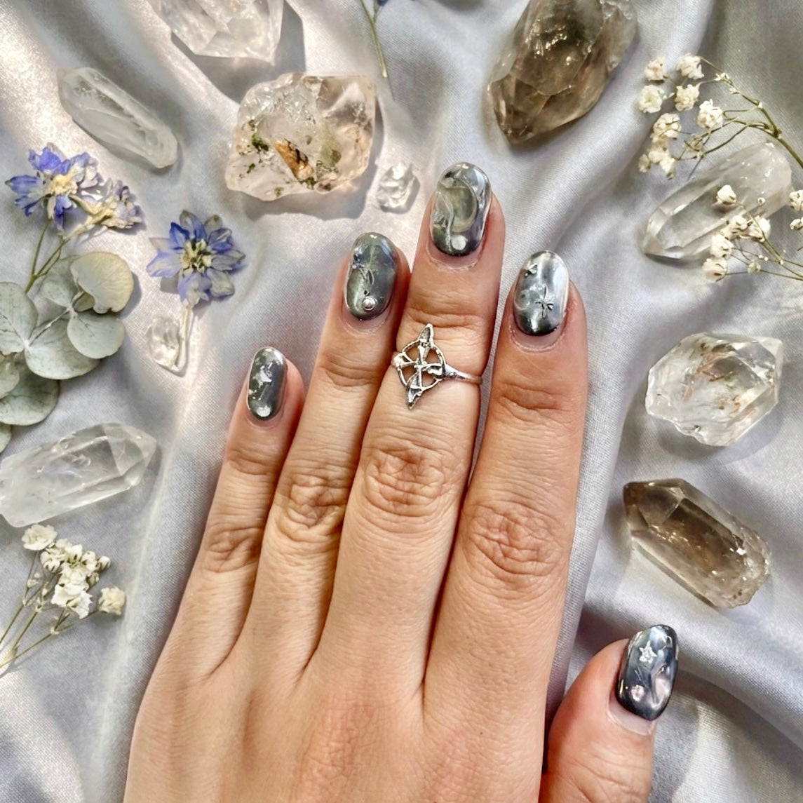 Anillo medio nudo de bruja