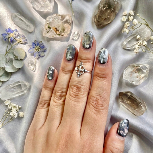 Anillo medio nudo de bruja