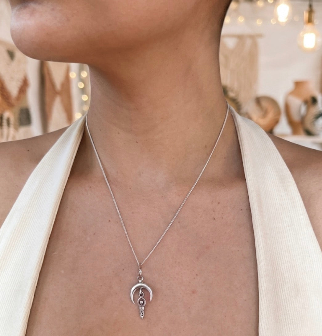 Collar diosa espiral y luna de la abundancia
