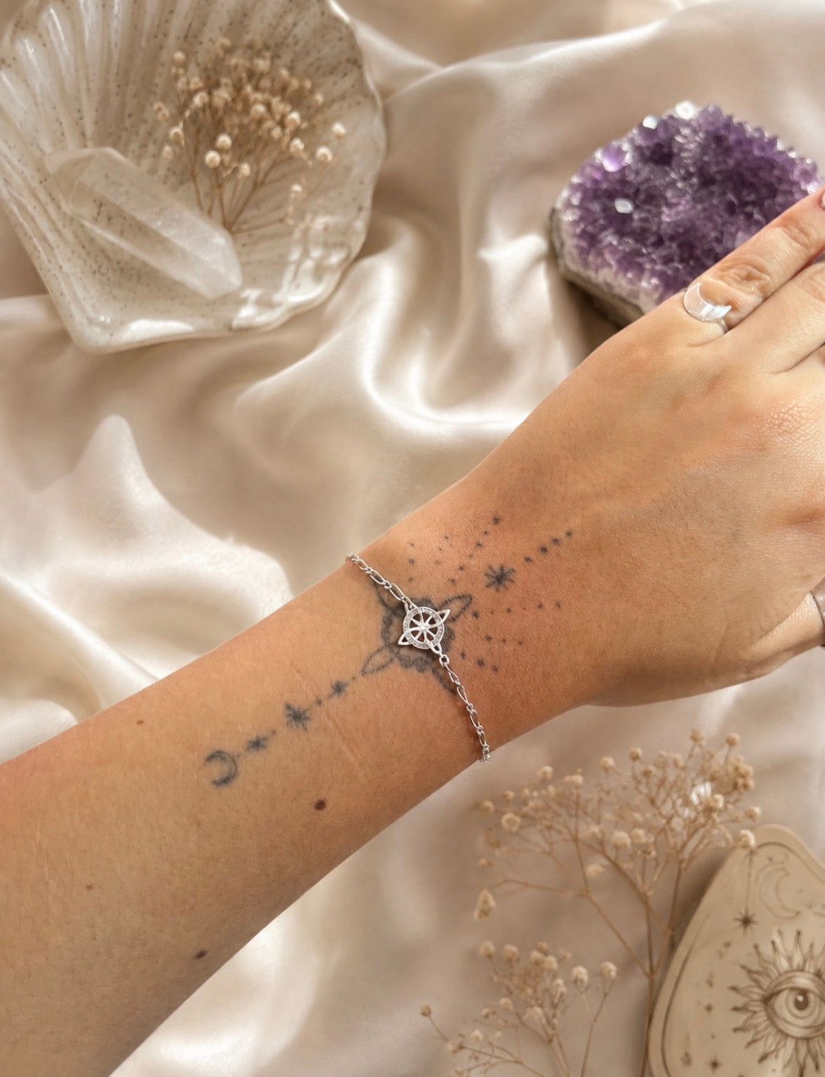 Pulsera nudo de bruja con circonias