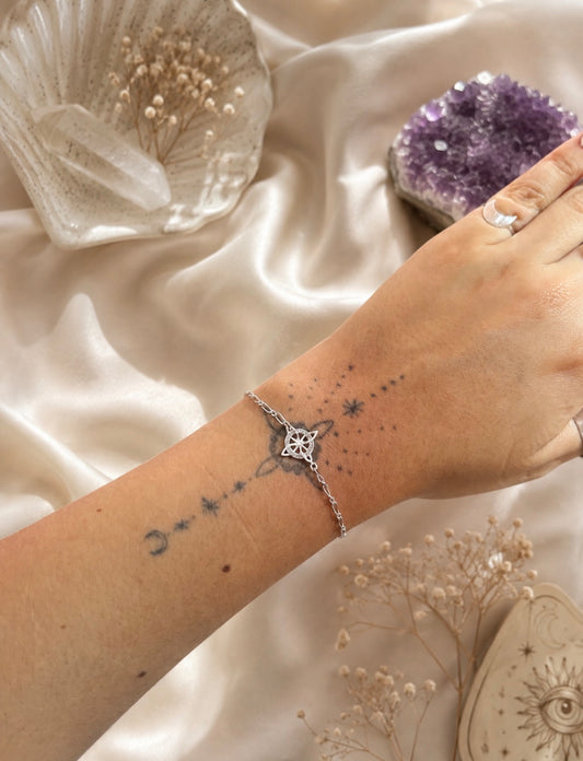Pulsera nudo de bruja con circonias