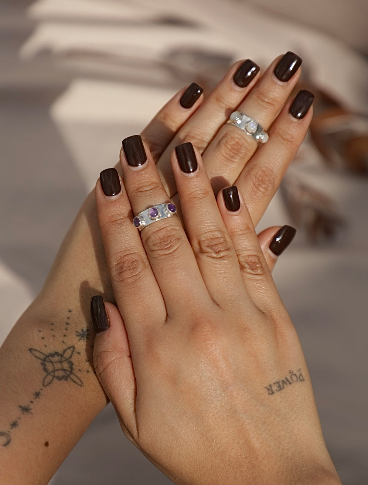 Anillo de Medio Dedo con Tres Cuarzos