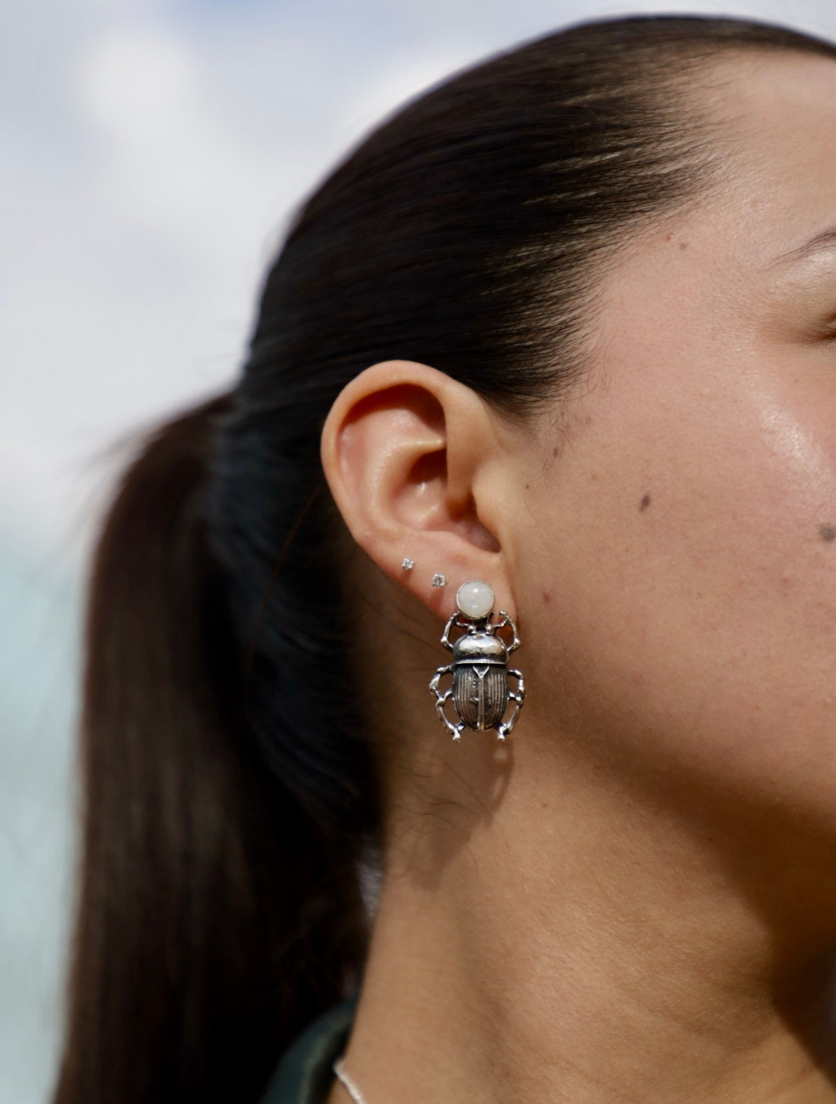 aretes Escarabajo Sagrado con Cuarzo