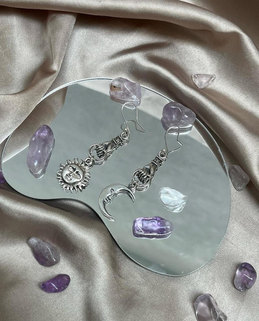 Aretes de Mano con Sol y Luna