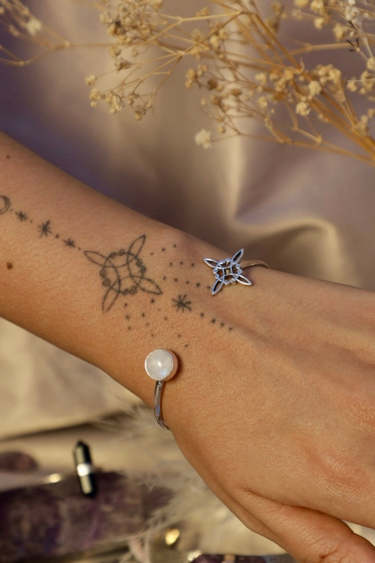 Brazalete Nudo de Bruja con Cuarzo