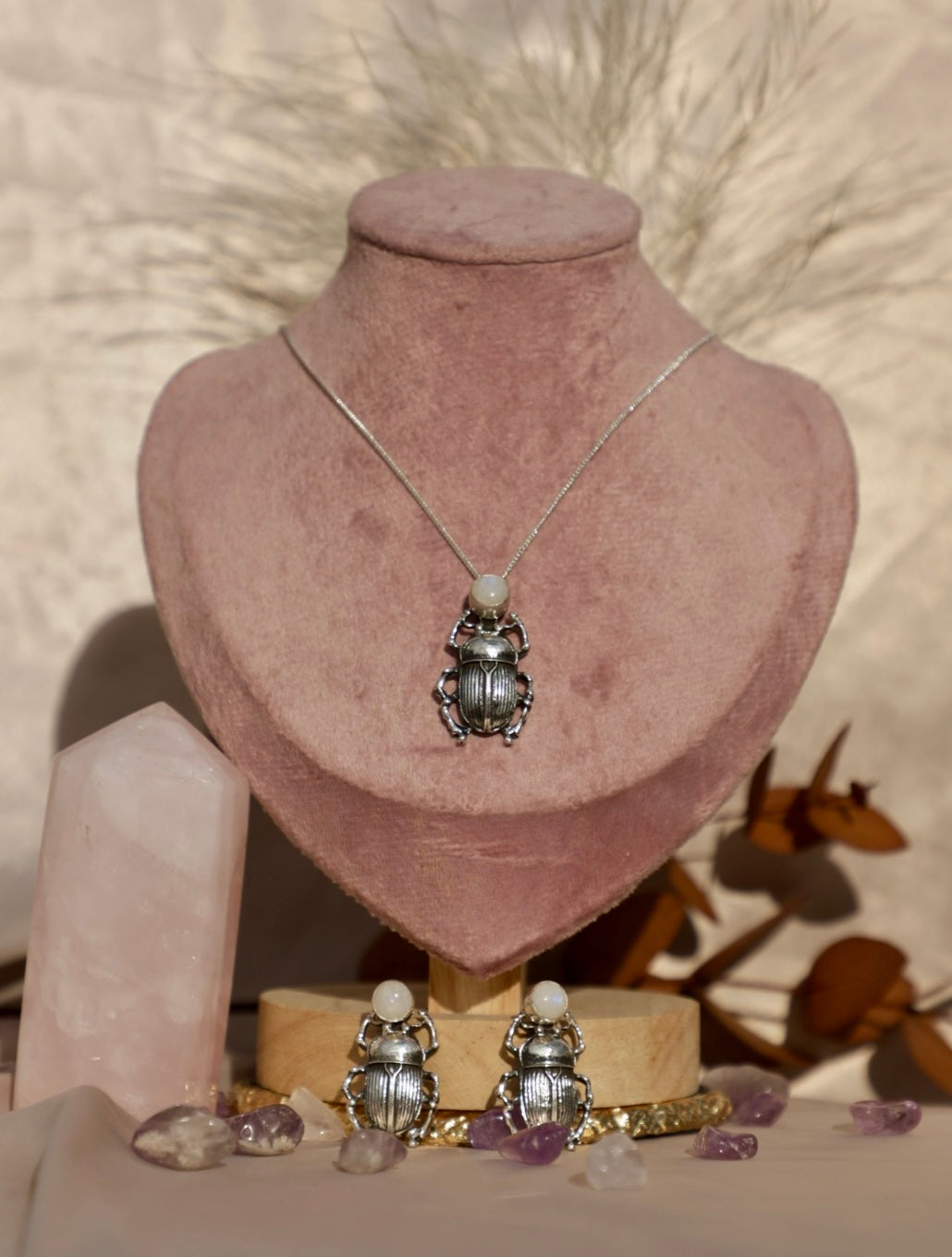 Collar Escarabajo Sagrado con Cuarzo