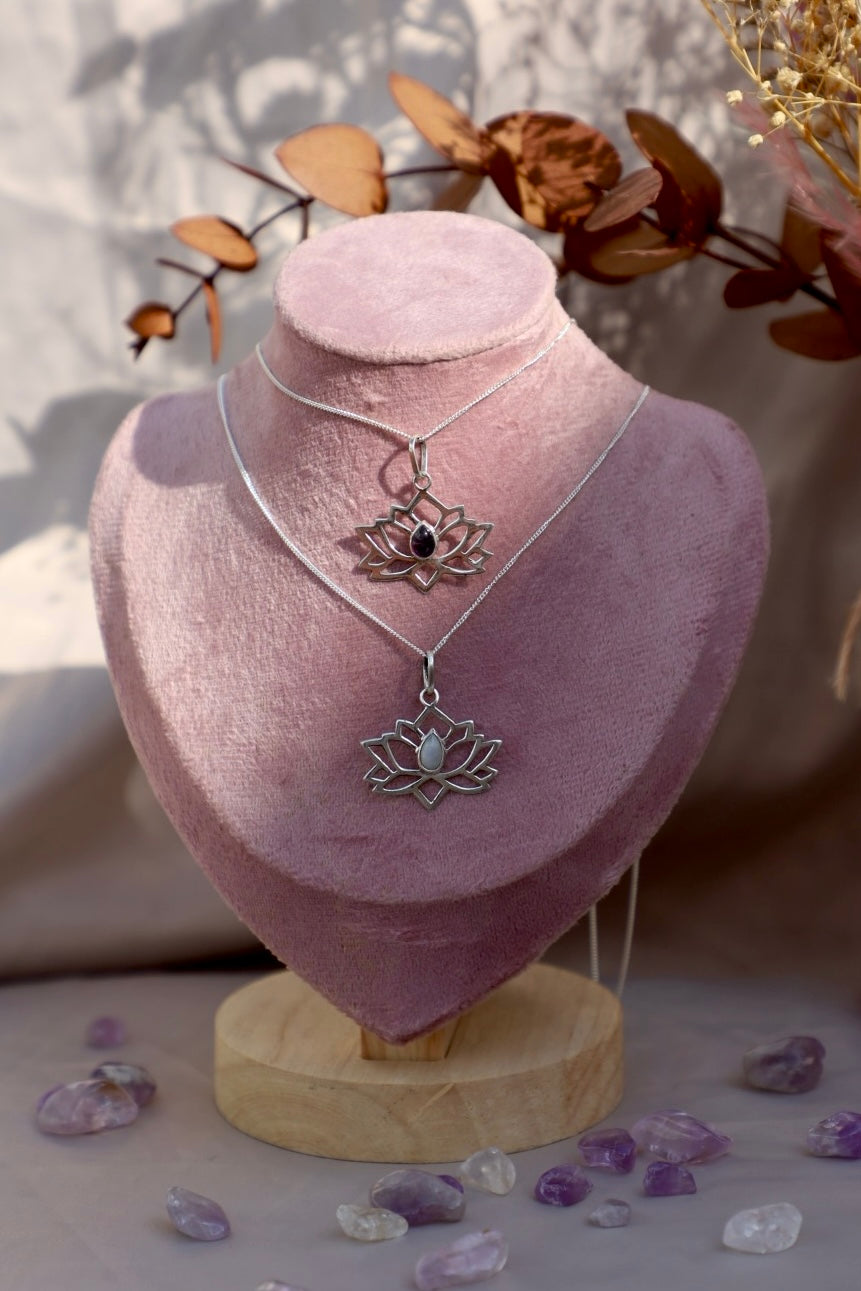 Collar Flor de Loto con cuarzo